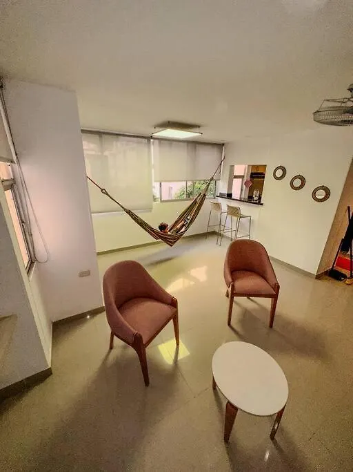 Apartment Newly-Renovated And Lovely Apt, 2 Min From The Sea Gaira